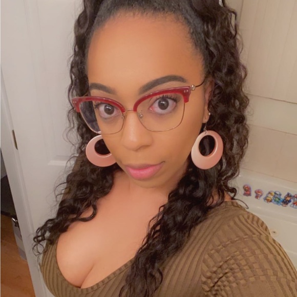 Alaina - Picture 2 of 16